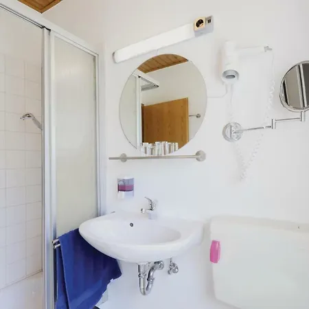 Amazing In With 2 Bedrooms *